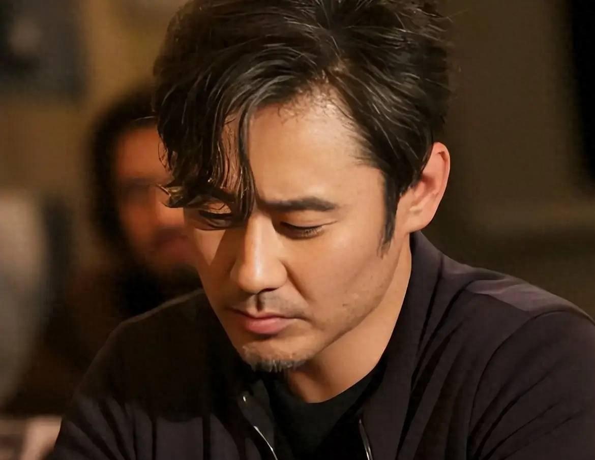 善恶终有报！移居英国仅2年，57岁吴秀波再迎噩耗，步李易峰后尘